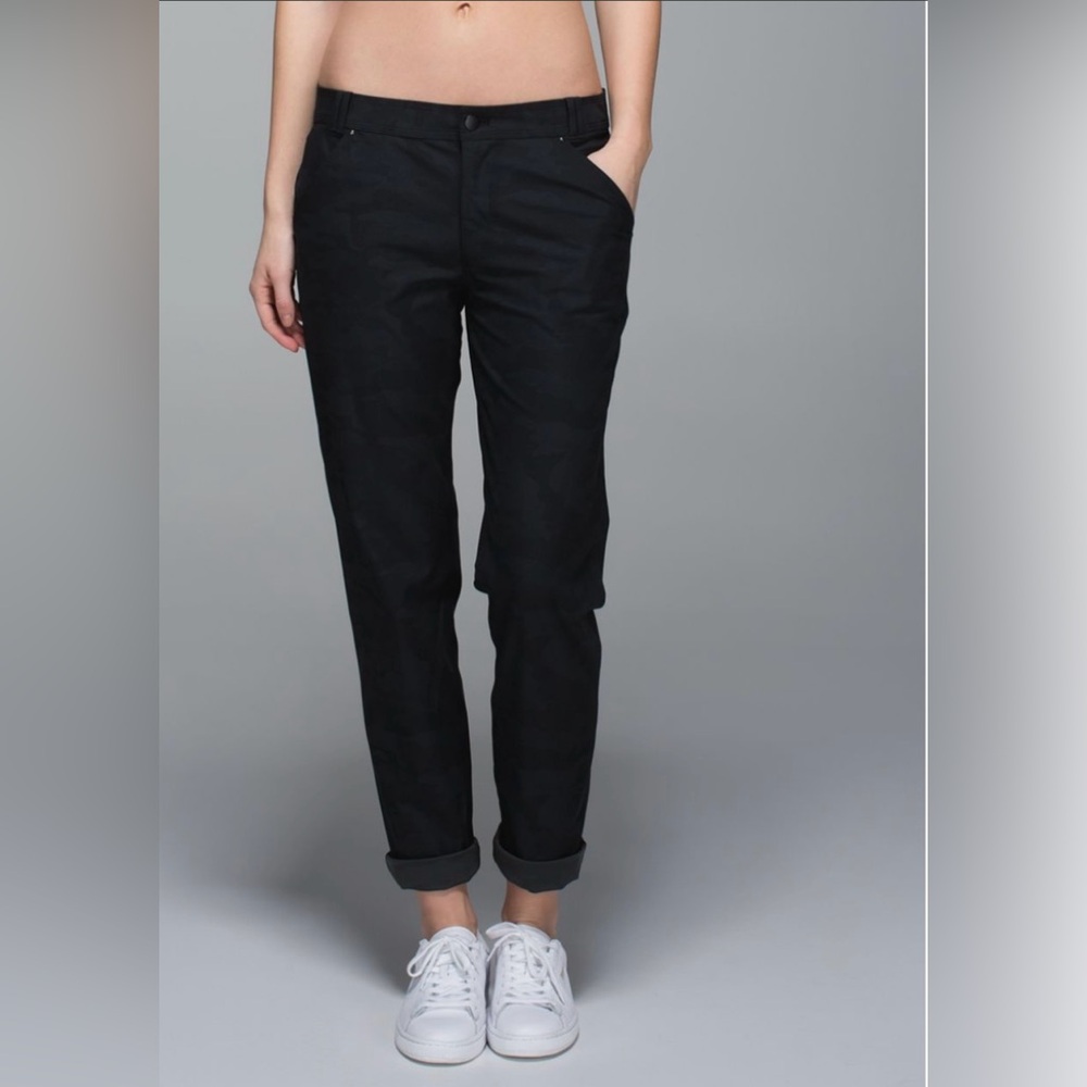 Lululemon Camo Black Boyfriend Pant 30” Waist Reflective casual sporty relaxed